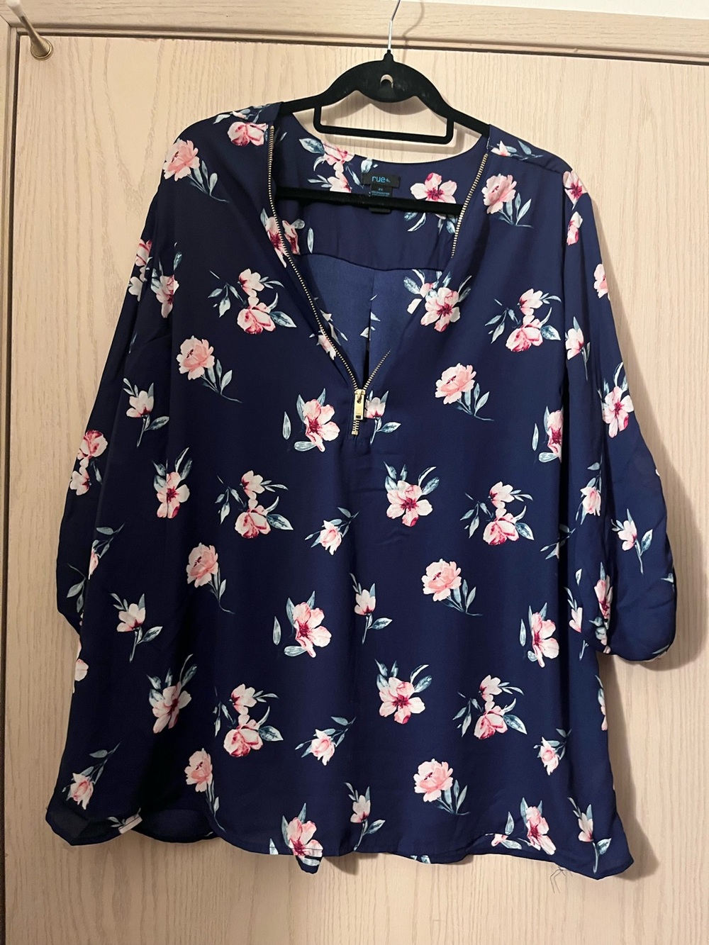 Rue21 Navy Floral Zip-Front V-Neck Blouse